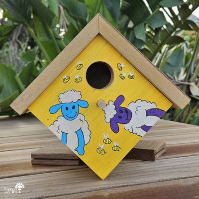 תיבת קינון לציפורים בעבודת אומן | 24X25 | דגם 803 - כבשים ודבורים