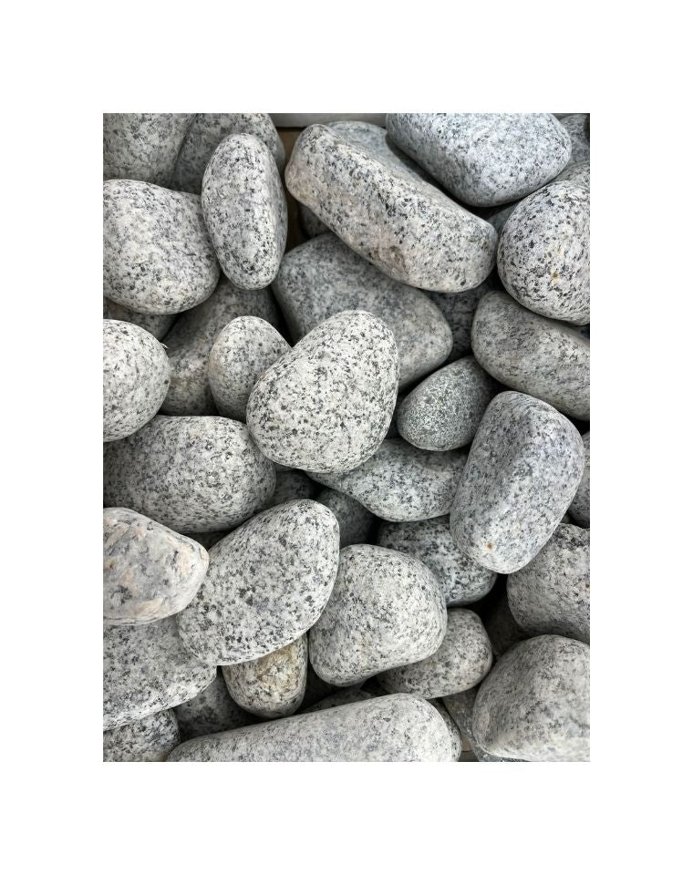 חלוקי נחל אפור מנוקד גודל 3 | שק 20 ק״ג