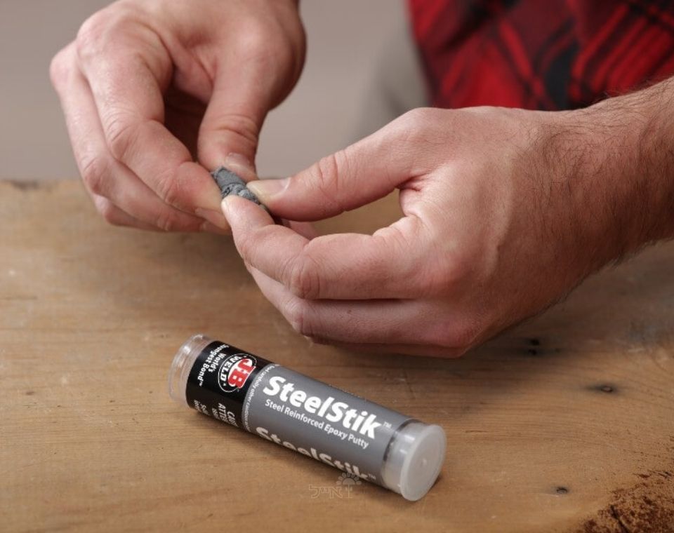 דבק אפוקסי | מחוזק בפלדה | SteelStik