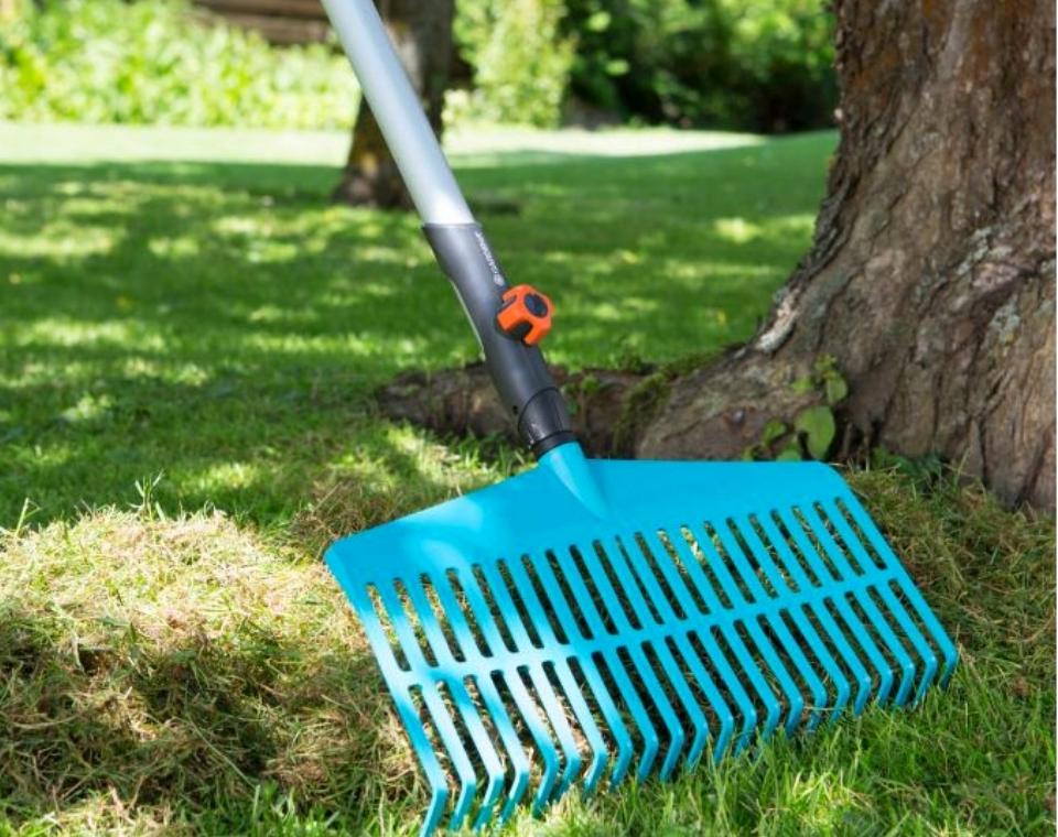 סט מגרפת דשא ומטאטא כביש | GARDENA